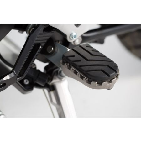 Podnóżki SW MOTECH ION TRIUMPH SCRAMBLER X
